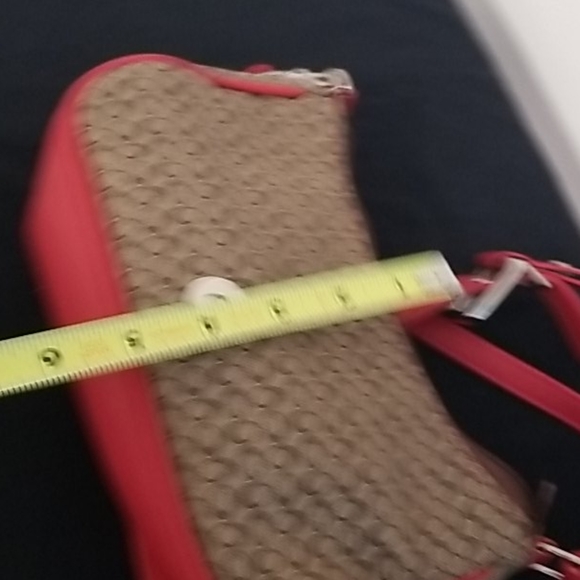 GUESS SHOULDER BAG - Picture 8 of 8